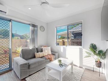 Modern Furnished Apartment Private Courtyard and All Bills Included