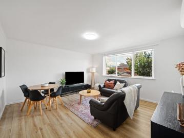 Modern, furnished, central!