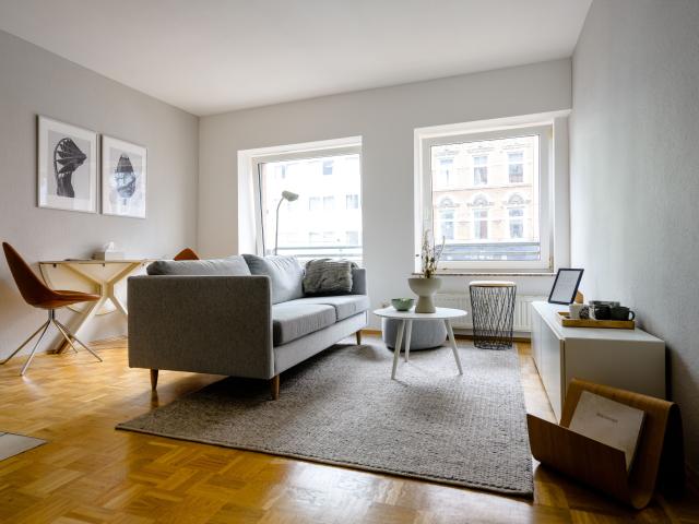 Modern furnished flat in 1A location with balcony, Belgian Quarter