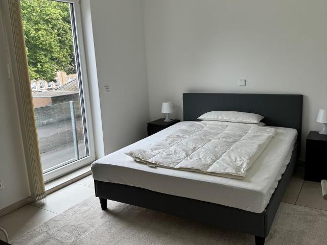 Modern furnished flat with plenty of natural light and two balconies, Koln Amsterdam Apartments for Rent