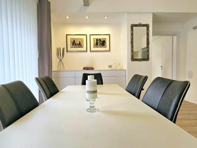 Modern Furnished House with Garden & Private Parking