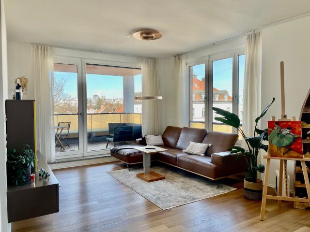 Modern furnished penthouse near Schwabing with rooftop terrace & AC