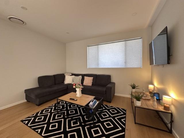 Modern Furnished Room in Prime Charlestown Location Utilities Included