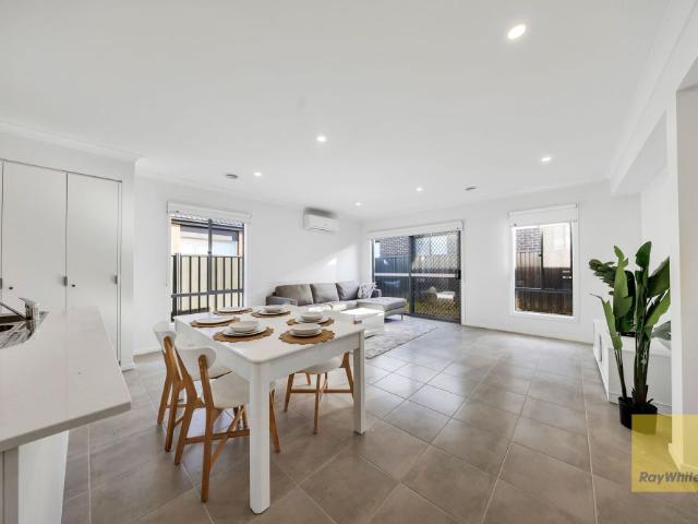 Modern Furnished Room with Private Ensuite | Melton South
