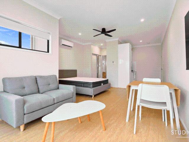 Modern & Furnished Studio 3 minutes walk to Banoon Station