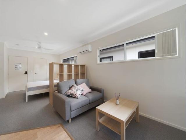 MODERN FURNISHED STUDIO APARTMENT – BILLS INCLUDED!