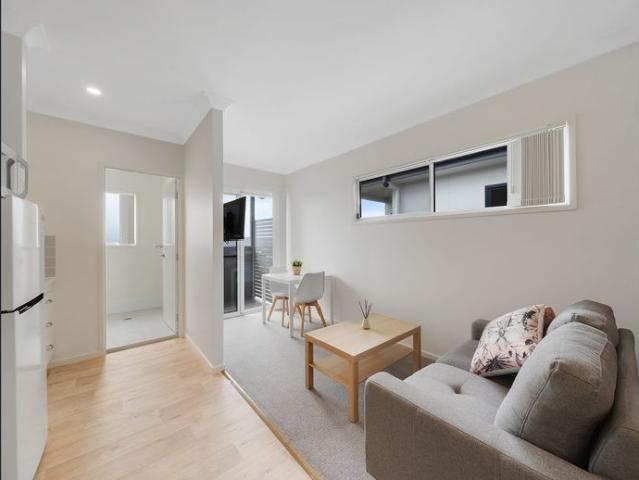 MODERN FURNISHED STUDIO APARTMENT – BILLS INCLUDED!
