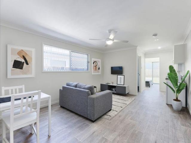 MODERN FURNISHED STUDIO IN LOWSET BUILDING