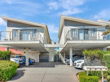 Adelaide, South Australia - Equipped kitchen