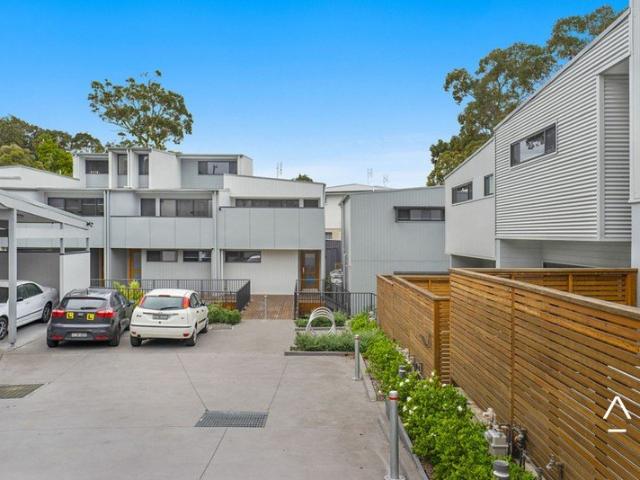 Modern Furnished Townhouse Minutes from University of Newcastle