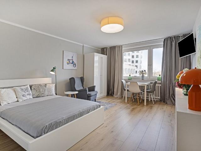 Modern Furnished 1 Room Apartment with Rhine View at the Harbor Düsseldorf