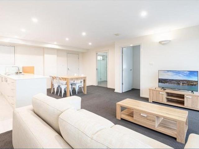 Modern Furnished 2 Bed Apartment with Wifi and Water included