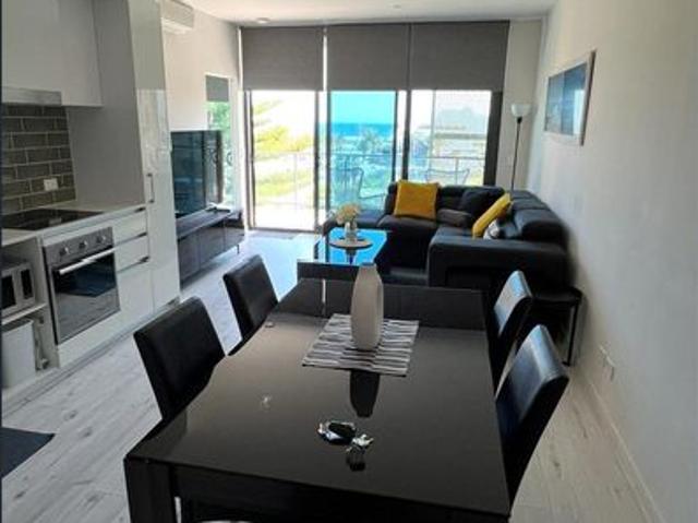 Modern Furnished 2 Bed Apartment in the Heart of Scarborough