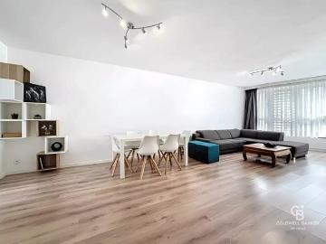 Modern furnished 2 bed apartment / Near train station