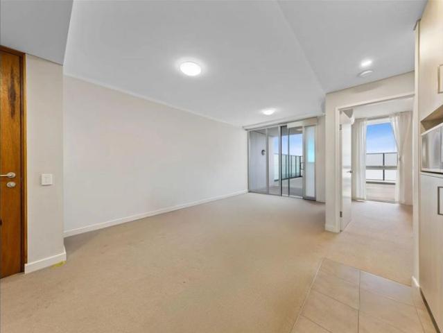 Modern Furnished 2 Bedroom, 2 Bathroom Apartment – Opposite Westfield Carousel