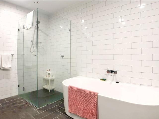 Modern Furnished 2 Bedroom Apartment with Parking in the Heart of Mascot