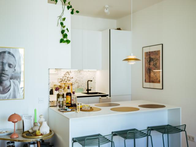 Modern furnished 2 room apartment with balcony in new building