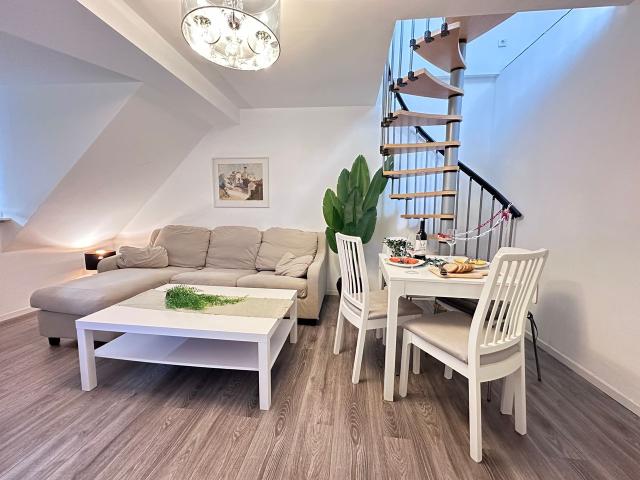 Modern furnished 2BR apartment for long term stay with workspace & fast WiFi – central Essen, Essen Amsterdam Apartments for Rent