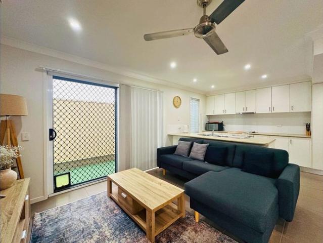 MODERN & FURNISHED 3 BED, 2 BATH UNIT! LOW MAINTENANCE & TV's IN ALL ROOMS! WALKING DISTANCE TO TOWN