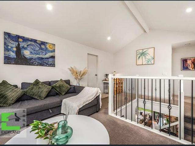 Modern Furnished 3 Bedroom Townhouse in the Heart of Camberwell