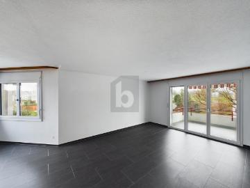 MODERN, KOMFORTABEL UND MIT GEMÜTLICHEM BALKON