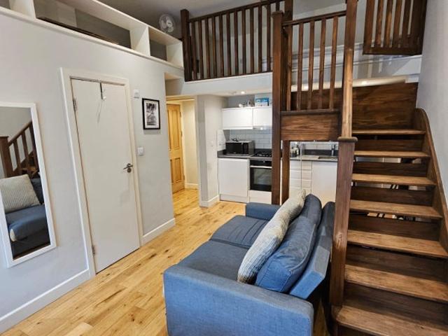 Modern House – 15 Minutes from Piccadilly