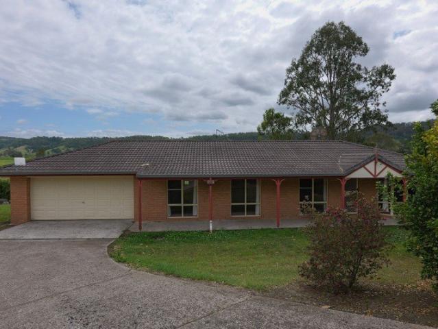 MODERN HOUSE + 5 ACRES TO USE!