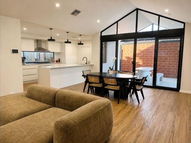 Modern House In Cloverdale for Rent: $950/wk, 3 x 2, Available 24 Aug 2026