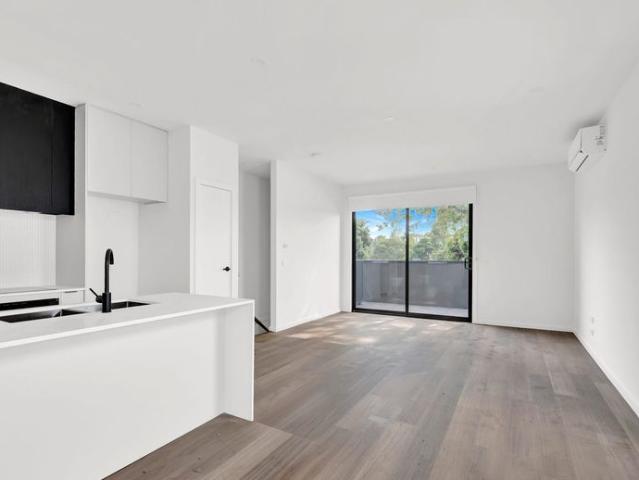 Modern House with Stylish Interiors in Heidelberg West