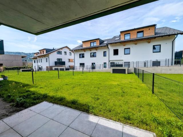 MODERN & HOCHWERTIG: 2 Zimmer Mietwohnung mit Garten & 2 TG Plätzen!