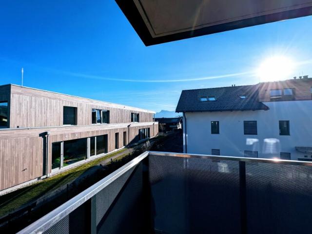 MODERN & HOCHWERTIG: Helle 3 Zimmer Mietwohnung mit Balkon & 2 TG Plätzen