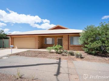 House for sale in Kalgoorlie - Parking