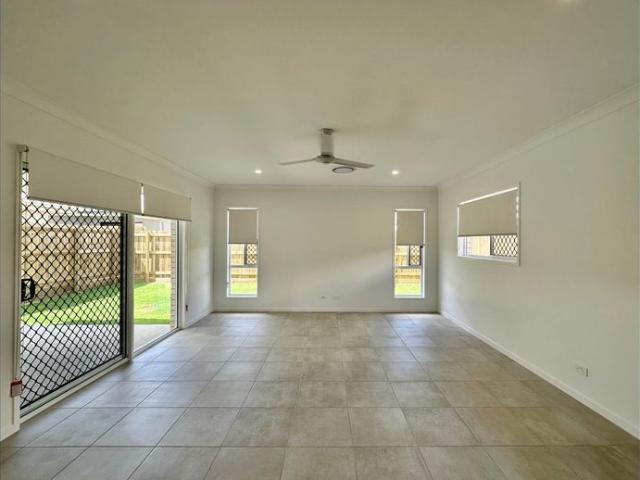 Modern Home with Ducted Air Conditioning!