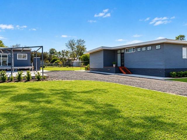 MODERN HOME WITH GRANNY FLAT ON SPACIOUS BLOCK
