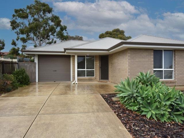 MODERN HOME WITH STYLISH LIVING AND GREAT CONVENIENCE!
