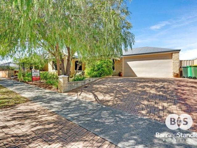 Modern Home with Spacious Patio Overlooking Bush Reserve!