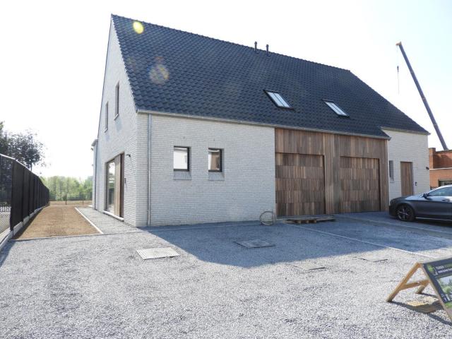 Modern home with 4 bedrooms in Deinze