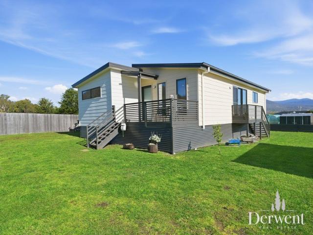 Modern Home, Big Block & Shed/Garage with Double Carport