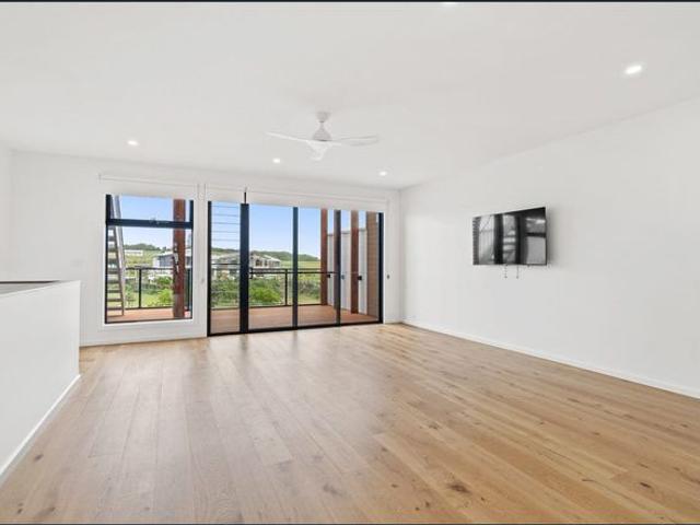 Modern home close to Sharpes Beach with rooftop deck