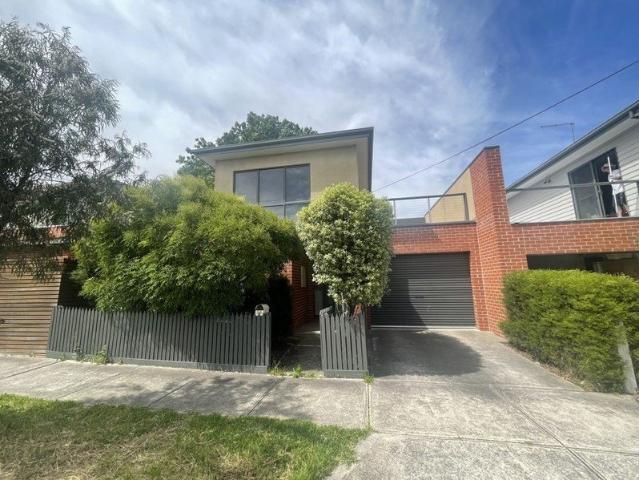 Modern home, Exceptional Location!