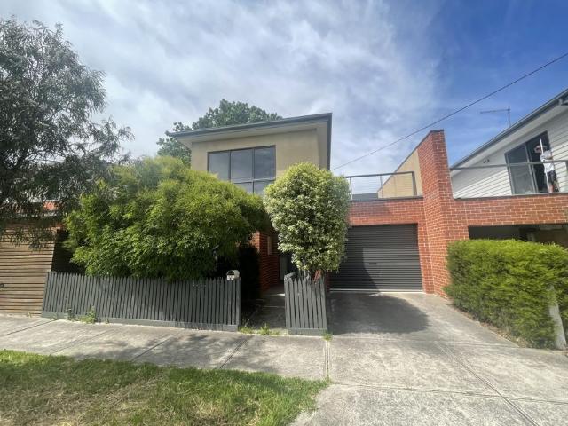 Modern home, Exceptional Location!