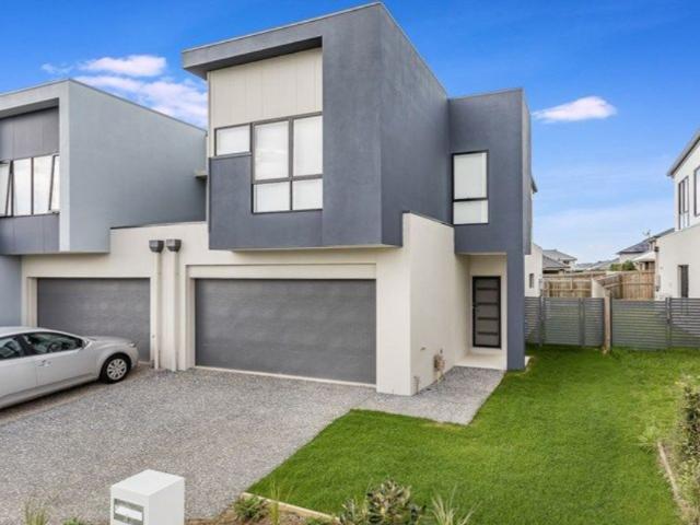 Modern Home, Great Lifestyle, Perfect Location!