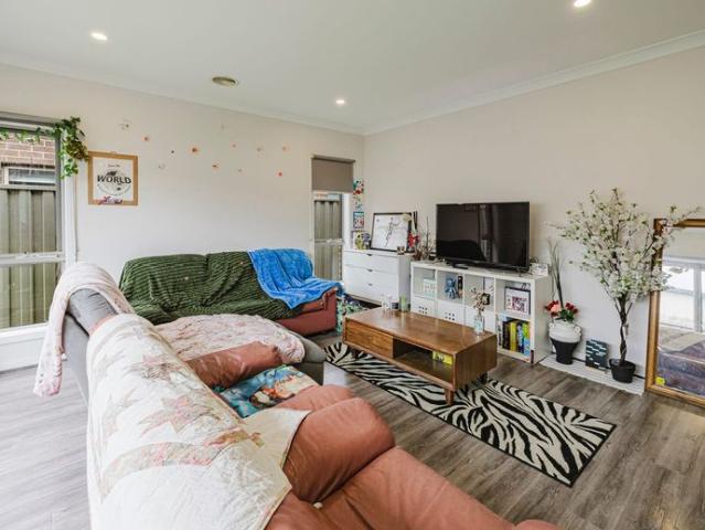 MODERN HOME, GREAT LOCATION