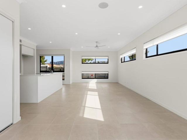 MODERN HOME GREAT LOCATION!