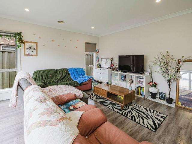 MODERN HOME, GREAT LOCATION