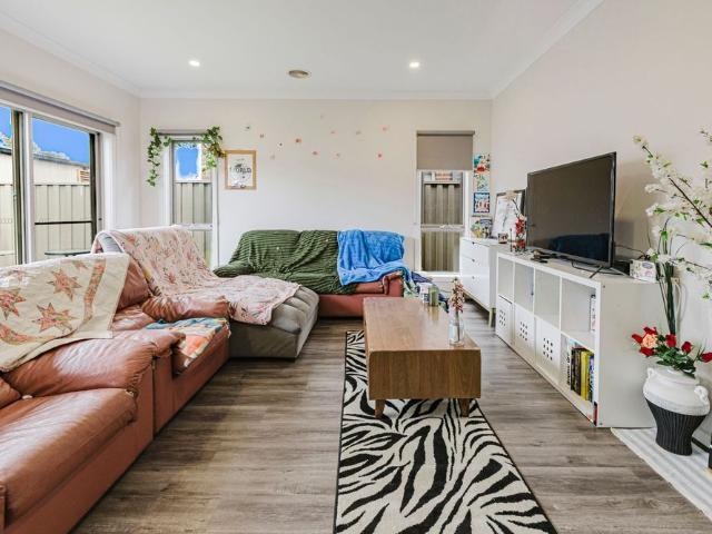 MODERN HOME, GREAT LOCATION