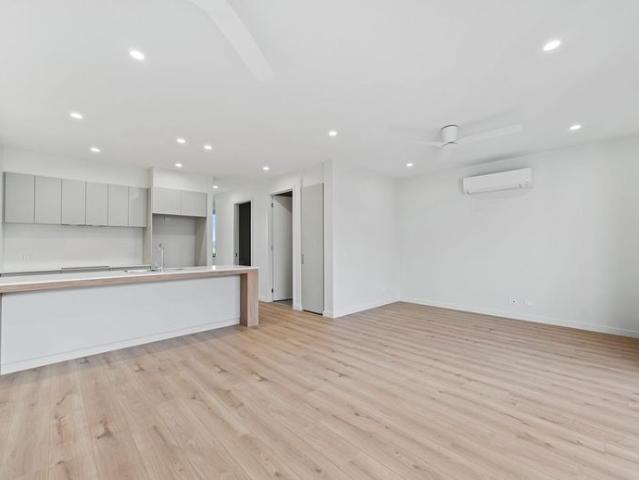1 WEEK FREE RENT! Modern Home in a Convenient Donnybrook Location
