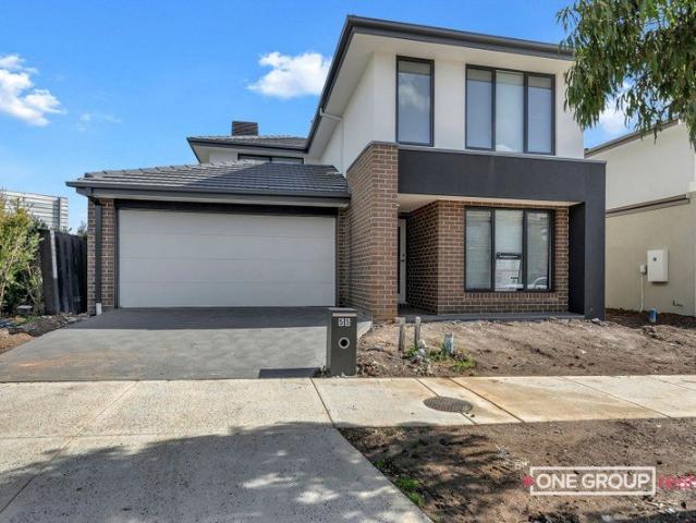 MODERN HOME IN A PRIME MICKLEHAM LOCATION FOR RENT!