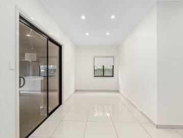 MODERN HOME IN A PRIME LOCATION!