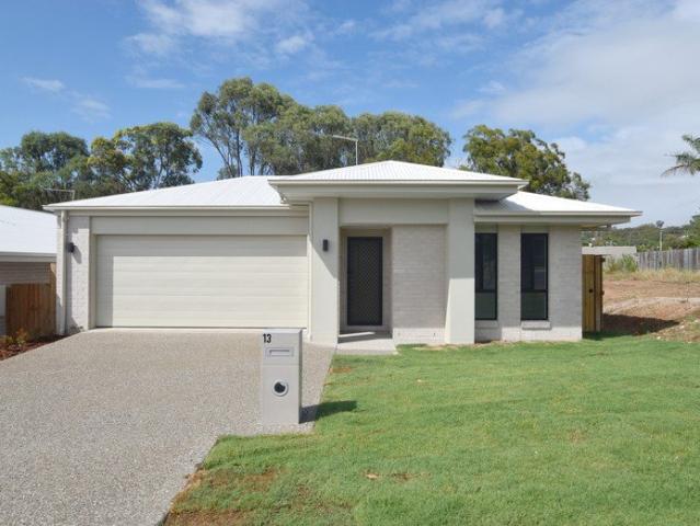 MODERN HOME IN FAMILY ESTATE!